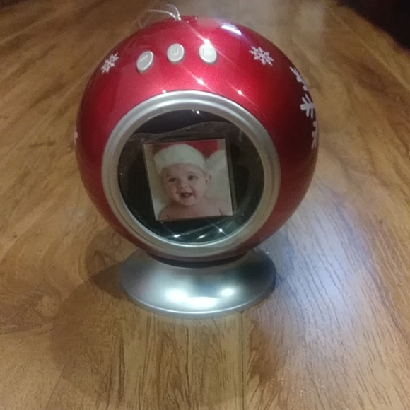 Christmas ornament red and white snowflakes 1.5" Digital photo frame - Picture 5 of 8